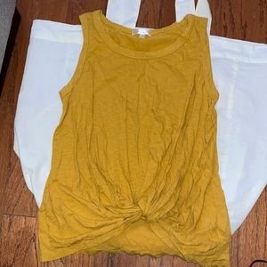 Tank top with knotted bottom